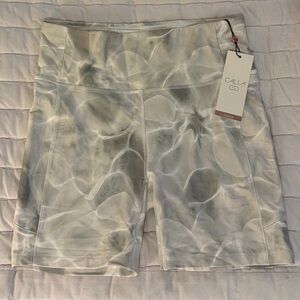 CALIA by Carrie Underwood Marble Pattern 5” High Rise Energize Bike Shorts